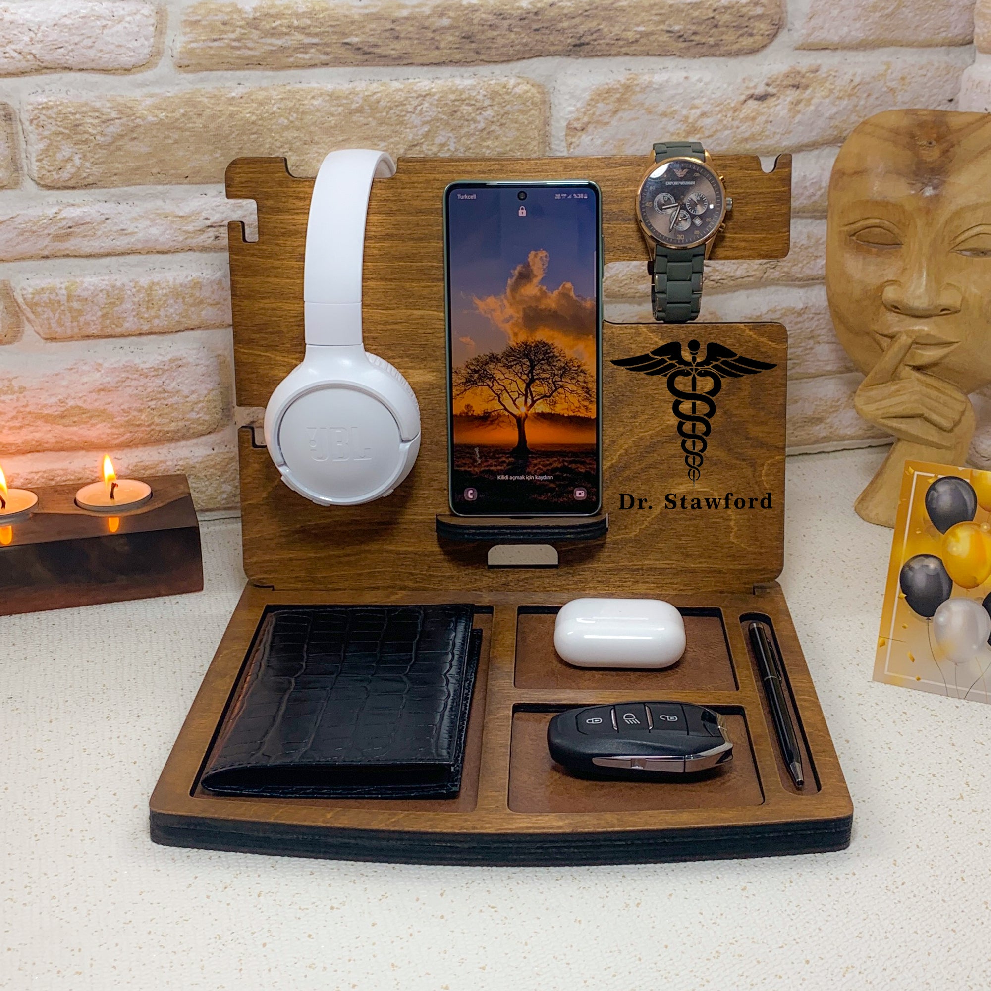 Station d'accueil en bois personnalisée