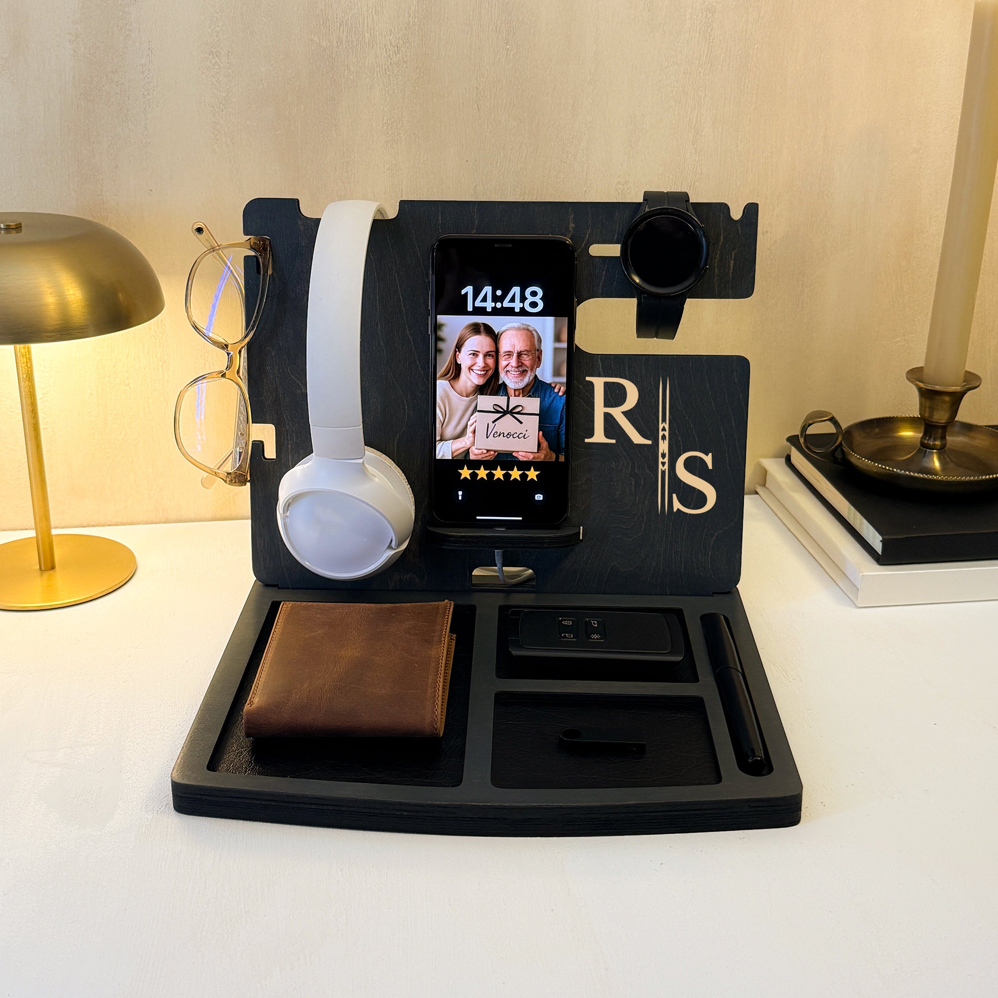 Personalisierte Dockingstation aus Holz