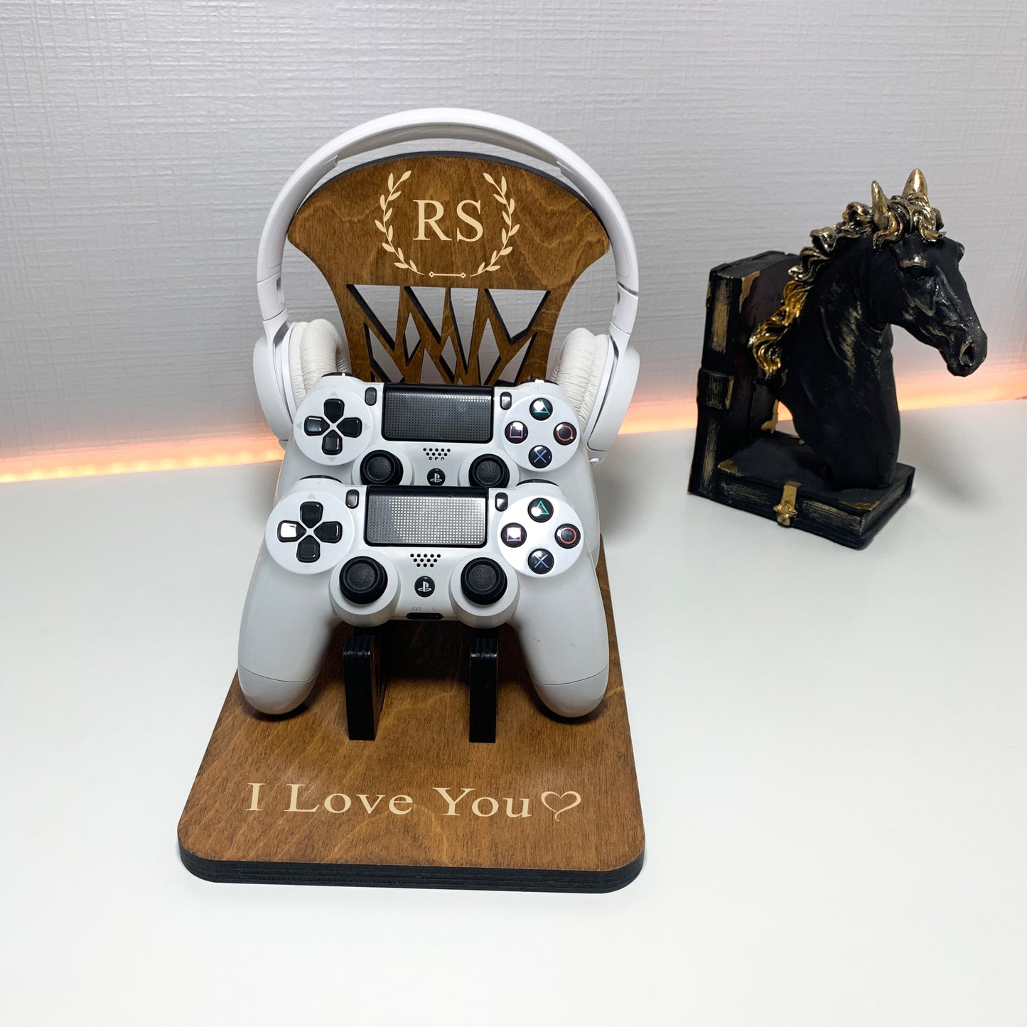 Personalized Wooden Controller Stand and Headset Stand for PS5, Xbox Gamers – Perfect Gift for Gamers
