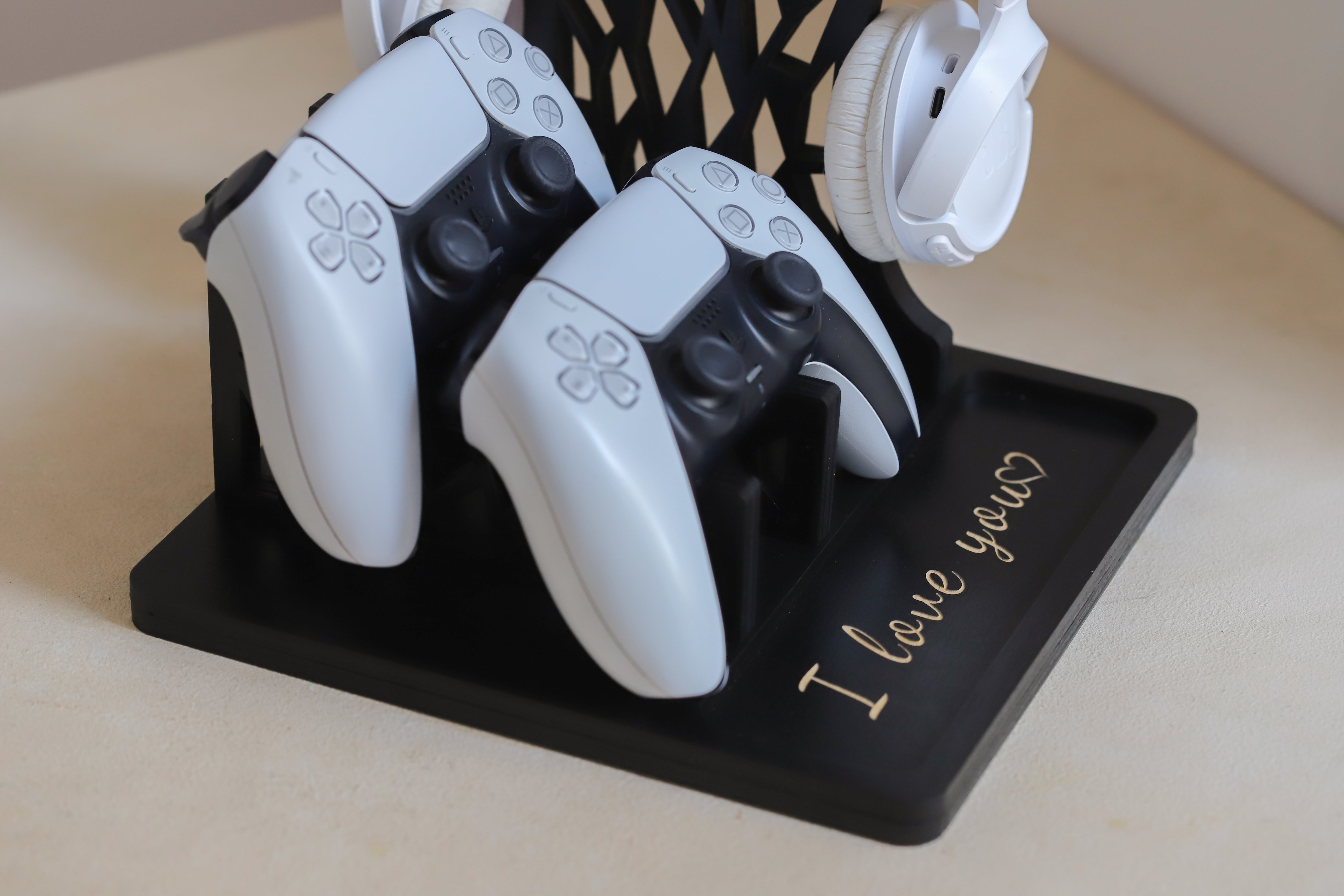 Personalized Wooden Controller Stand and Headset Holder, Christmas Gifts for Gamers, Gifts for Husband, Father's day gift for Gamer Dad, Birthday Gift for Gamer Boyfriend, Graduation Gifts for him