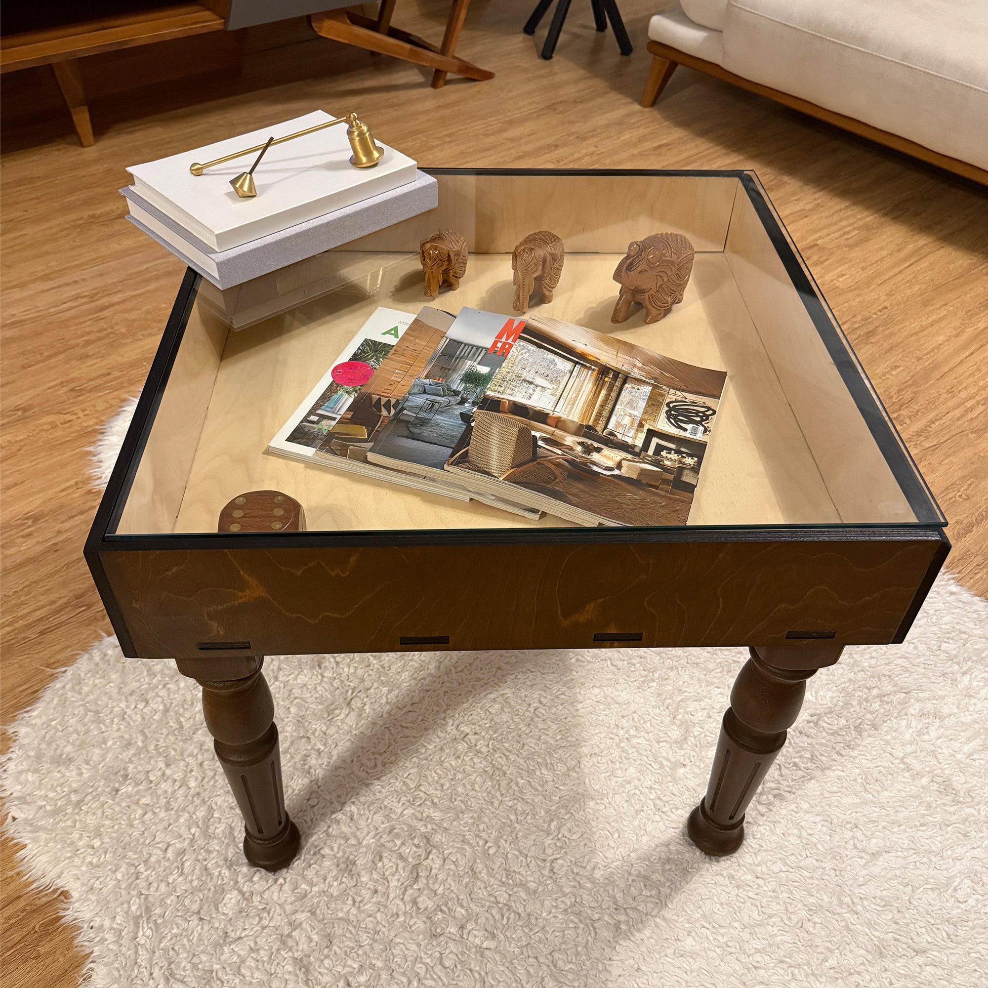 Schachspieltisch mit abnehmbarer Glasplatte