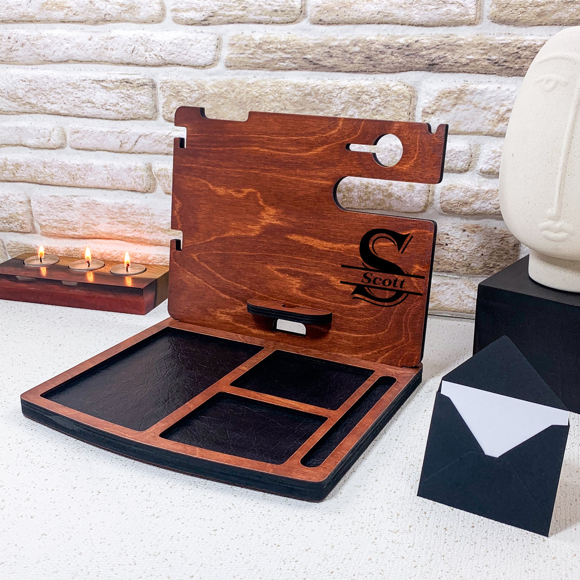 Station d'accueil en bois personnalisée