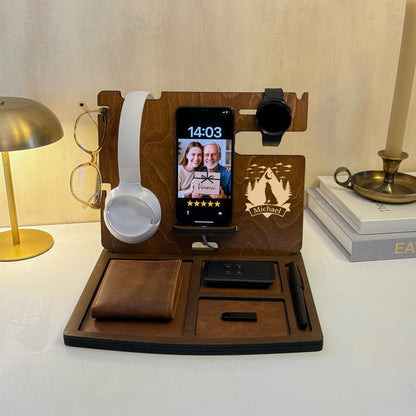Personalisierte Dockingstation aus Holz