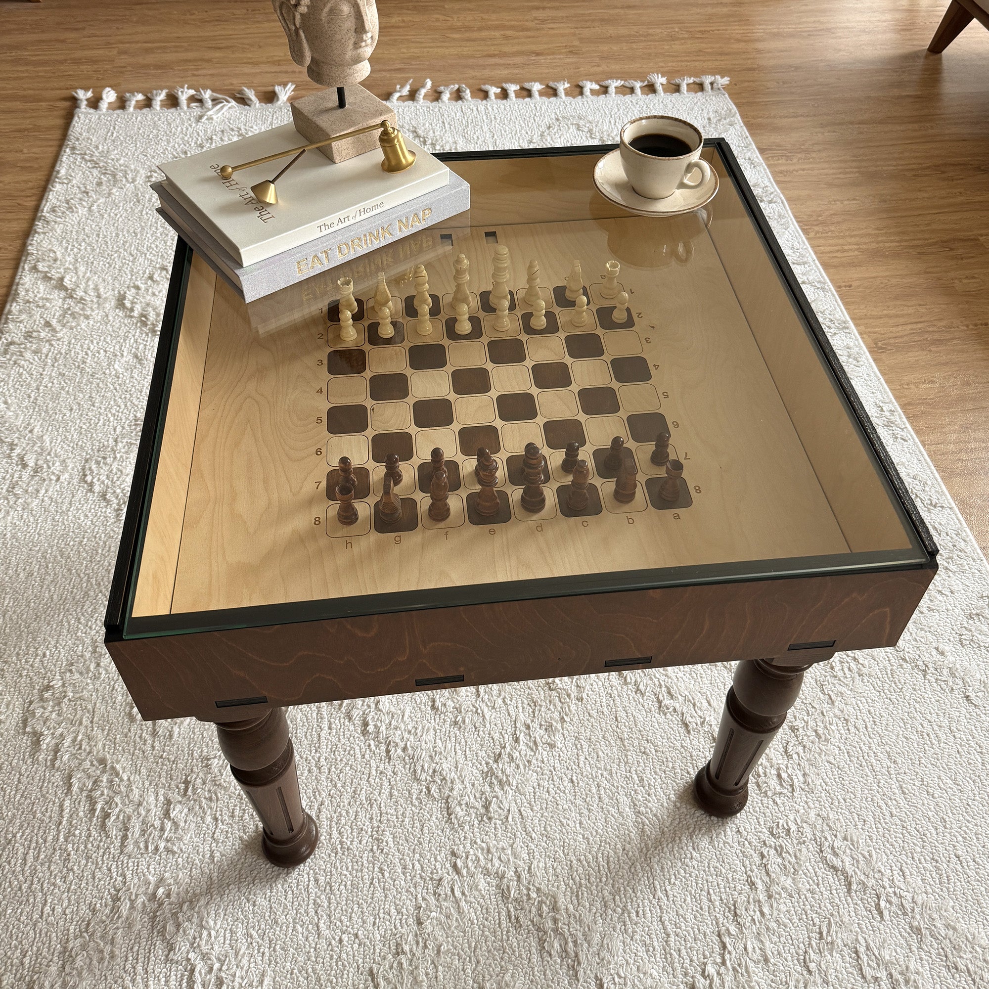 Schachspieltisch mit abnehmbarer Glasplatte