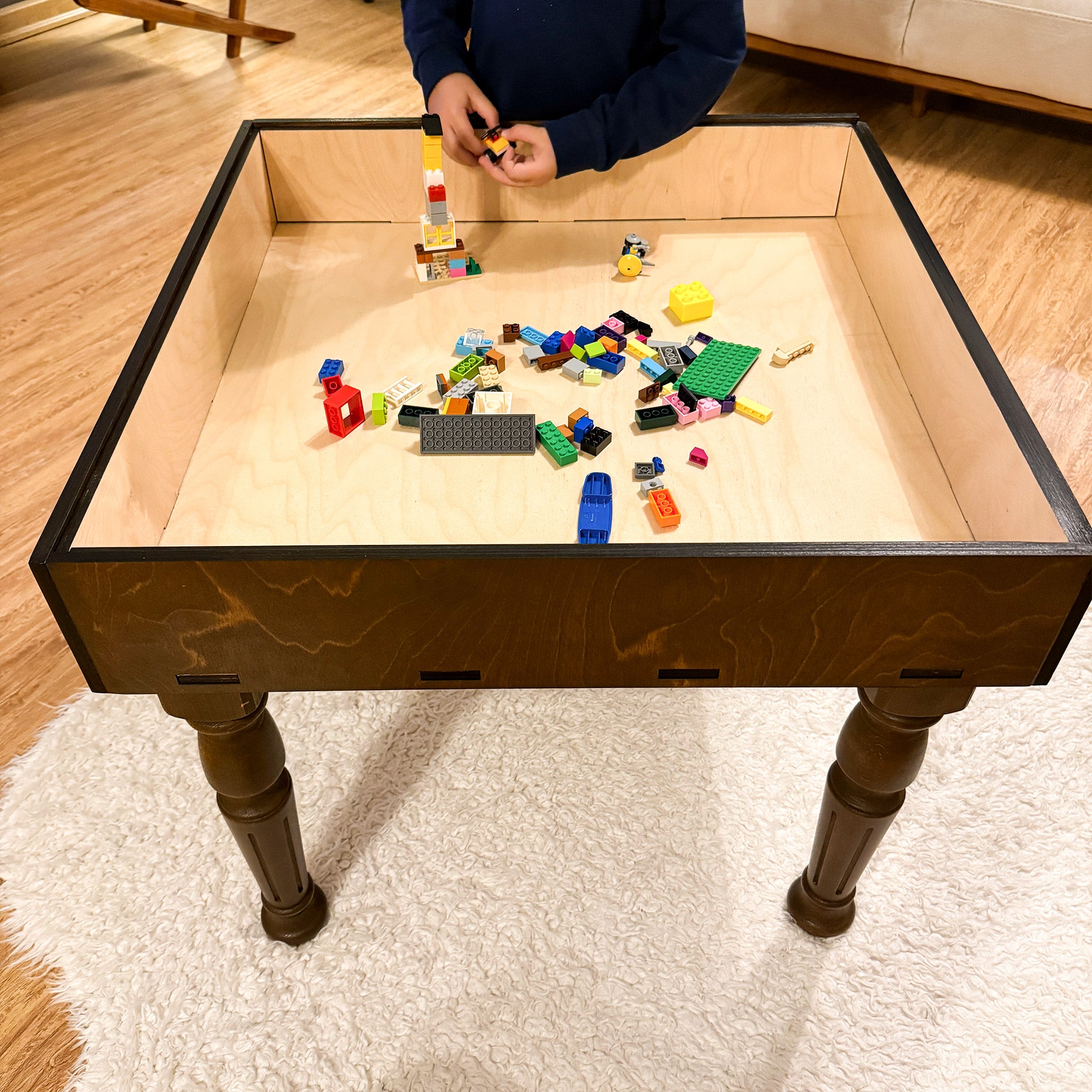 Schachspieltisch mit abnehmbarer Glasplatte