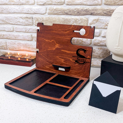 Station d'accueil en bois personnalisée