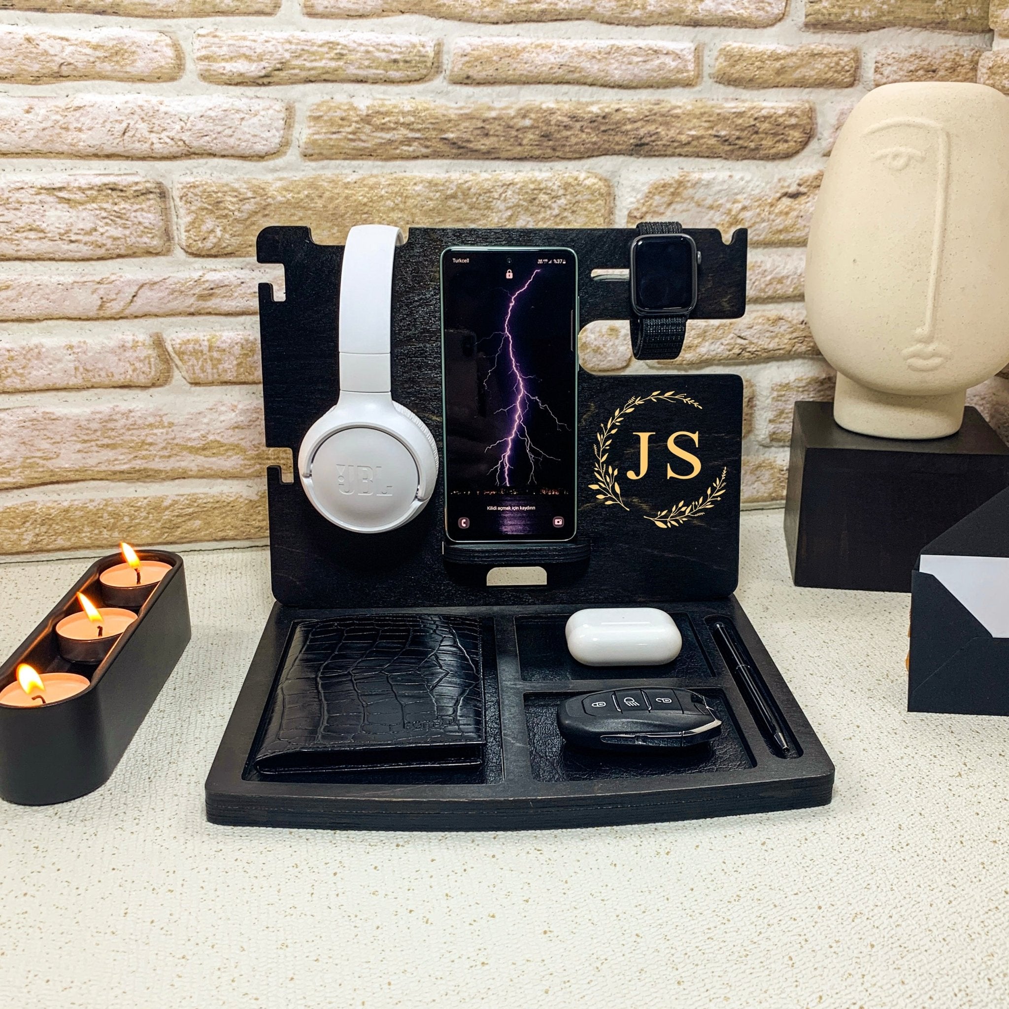 Station d'accueil en bois personnalisée